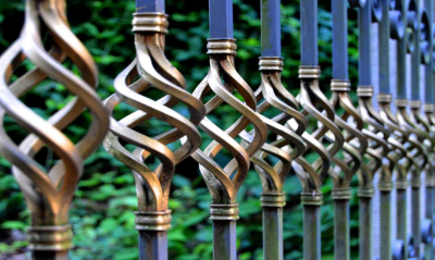 Cancelli a battente o scorrevoli: caratteristiche e differenze