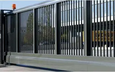 Quali sono i vantaggi dei cancelli scorrevoli?