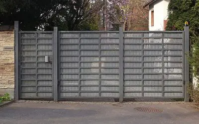 Lavare e pulire i serramenti in legno: trucchi e consigli